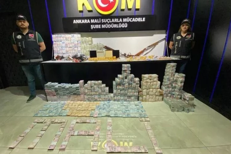 Milyarlık Demir Yumruk operasyonunda tutuklanan 4 isim adli tatilde tahliye edildi.