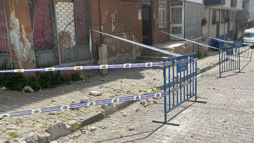 Bahçelievler'de 4 katlı binada çökme: Bina boşaltıldı